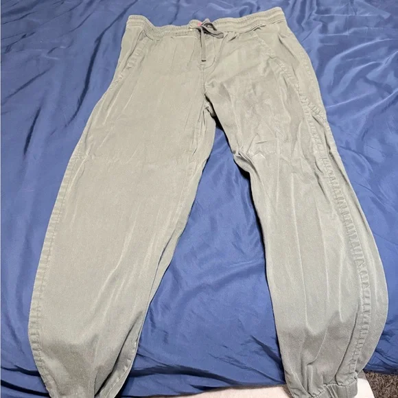 UNIONBAY women’s Jogger Pants - Olive Green EUC - Picture 1 of 4